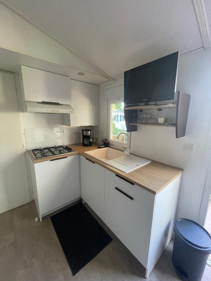 Mobil-Home Au Pied Du Luberon La Roque-d'Antheron Zewnętrze zdjęcie