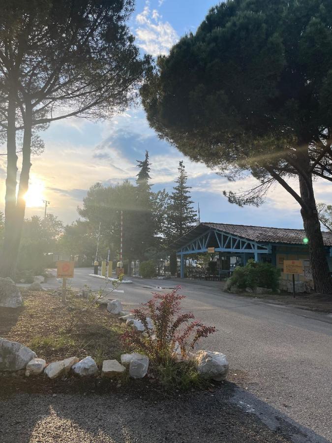 Mobil-Home Au Pied Du Luberon La Roque-d'Antheron Zewnętrze zdjęcie