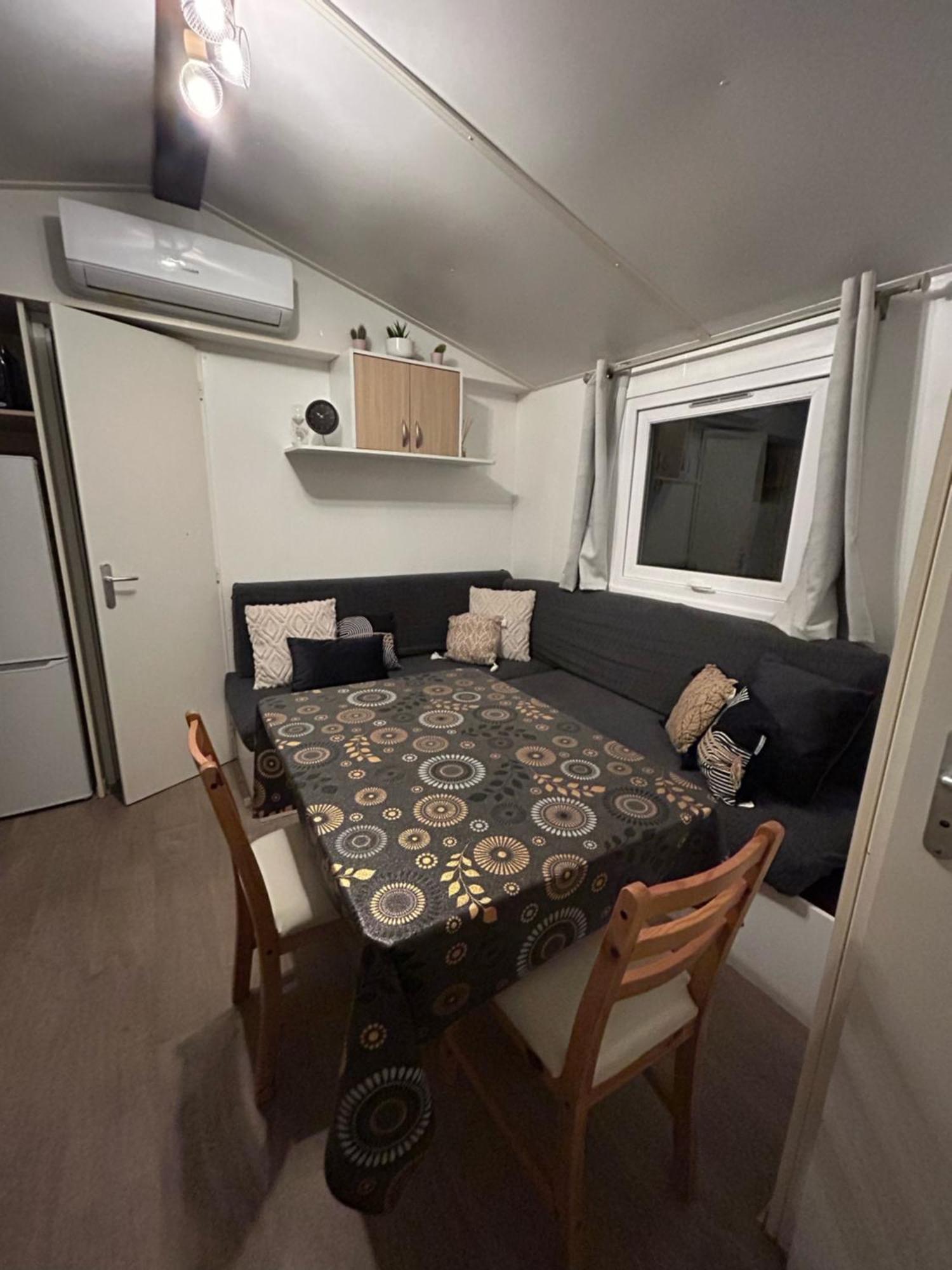 Mobil-Home Au Pied Du Luberon La Roque-d'Antheron Zewnętrze zdjęcie