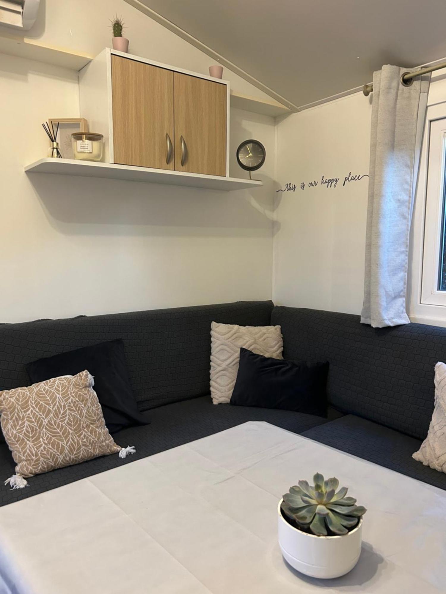 Mobil-Home Au Pied Du Luberon La Roque-d'Antheron Zewnętrze zdjęcie